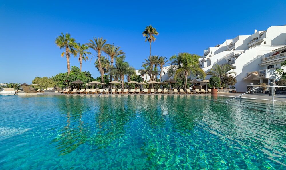 Фото Regency Country Club Apartments Suites