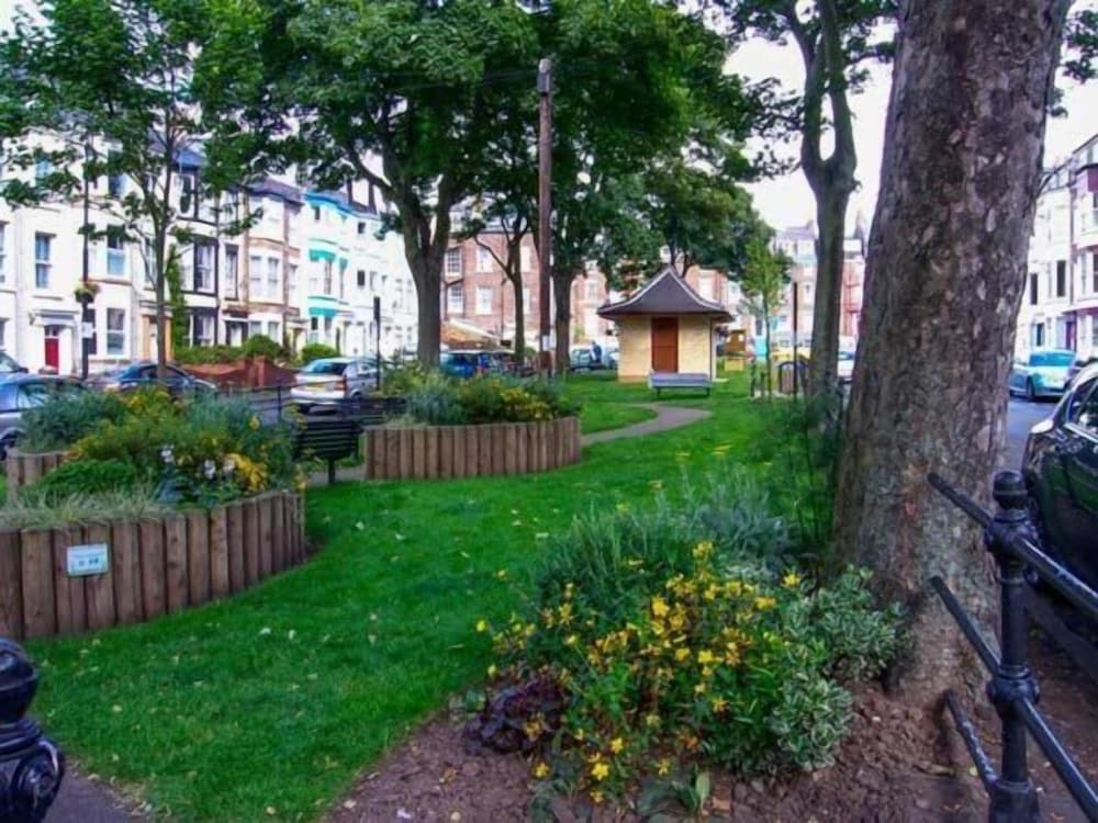 Фото 45 The Square Holiday Apartments