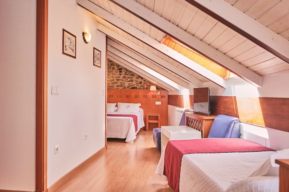 Фото Hotel Entrecercas