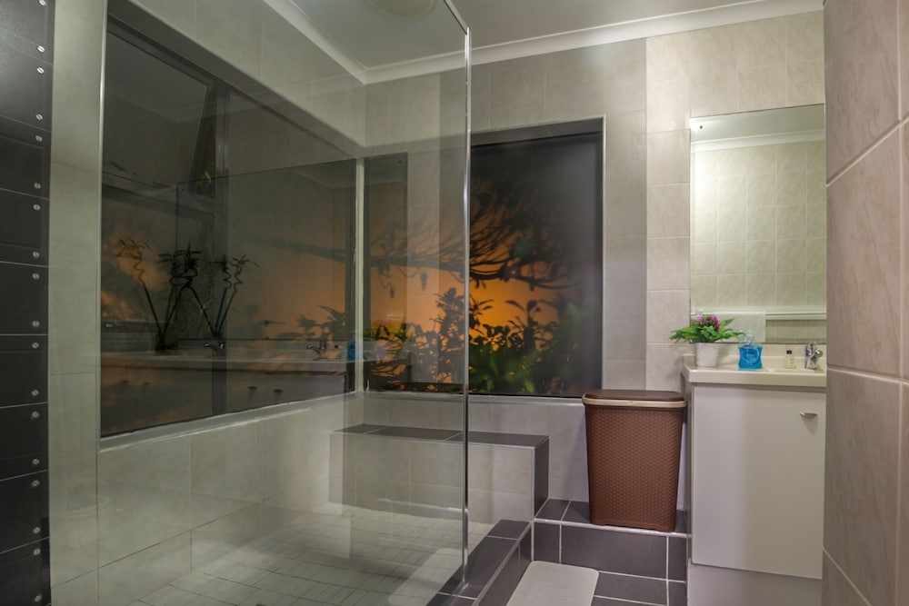 Фото Atlantic Bay Lodge