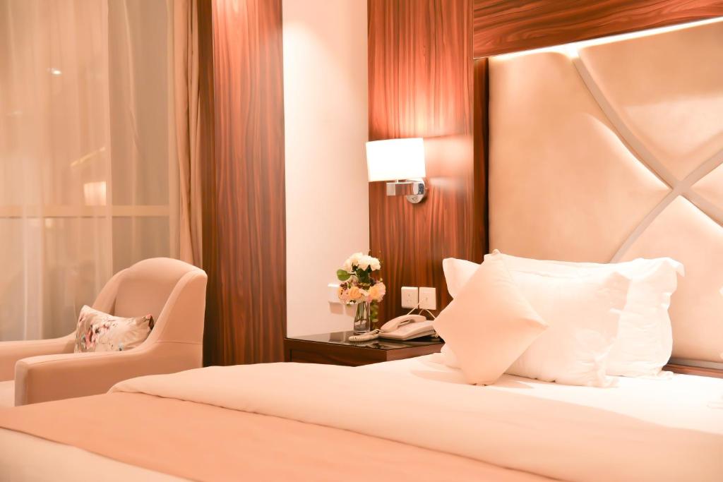 Фото Ebreez Grand Hotel