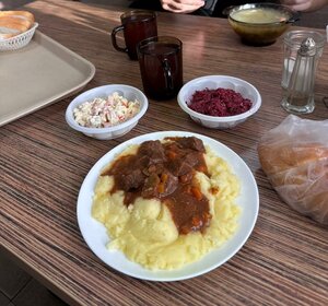 Zolotoy lev (selo Perevoloki, Sovetskaya ulitsa, 35), cafetería