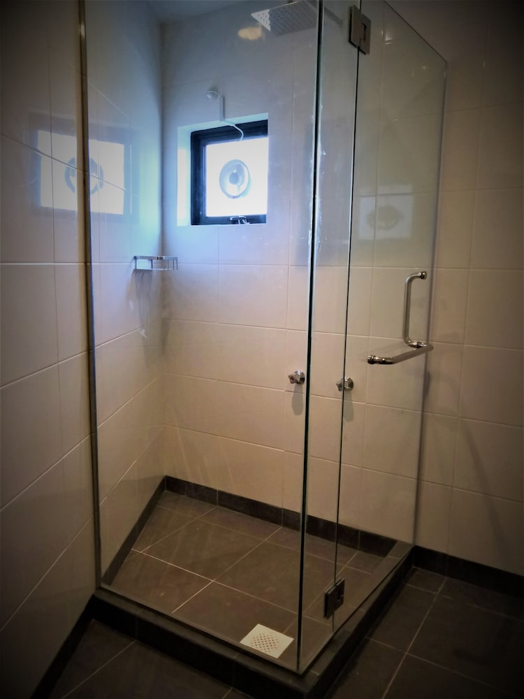 Фото Hotel Longhouse