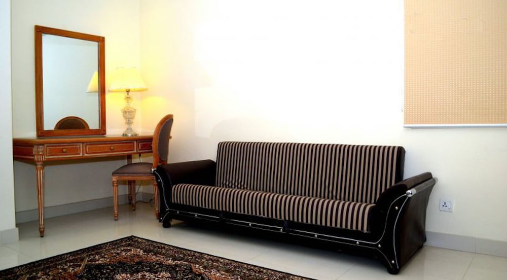 Фото Panoramic Hotel - Mall Road Lahore