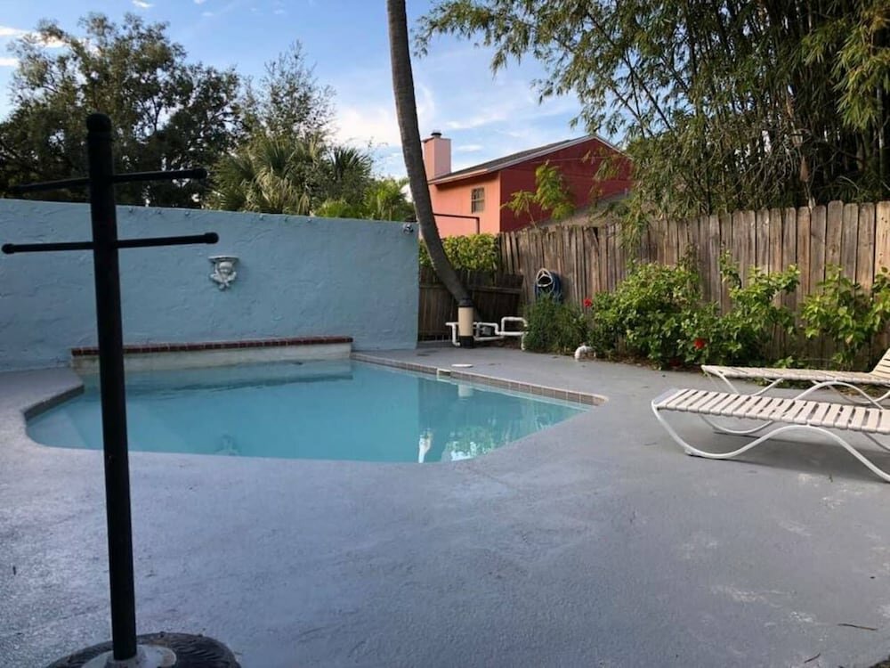 Hotel 6149 Sandcrest · Next To Universal. 8 Beds. Pool. Very Clean, Orlando, photo
