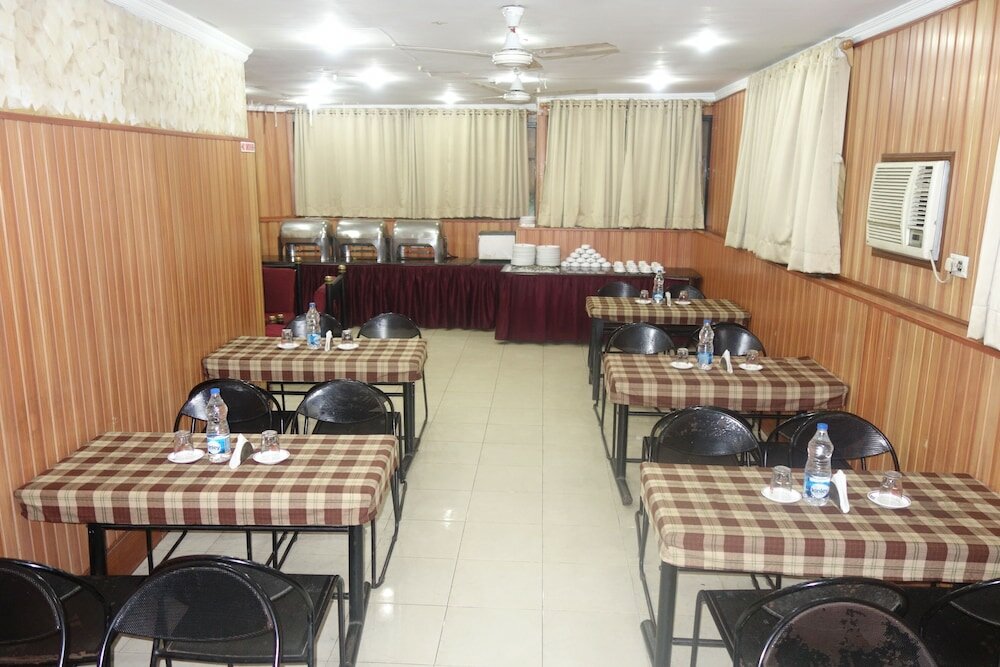 Фото Hotel Akash Ganga