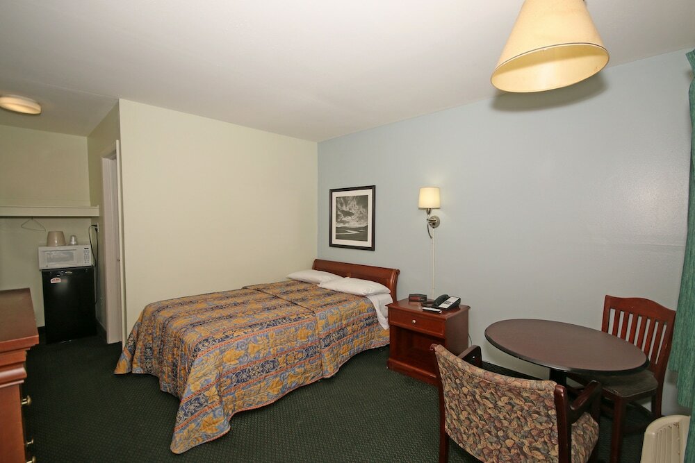 Фото Royal Inn Charlotte Airport Hotel