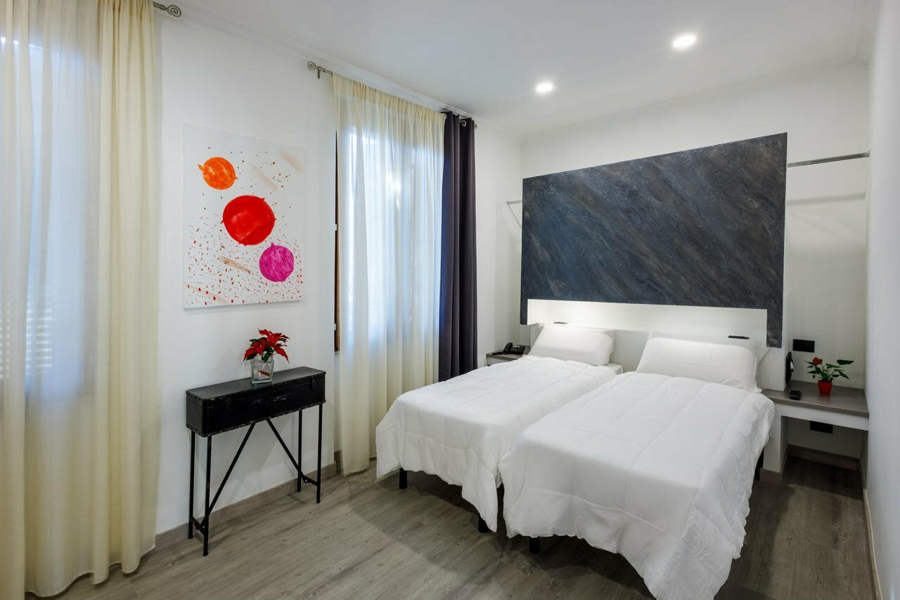 Фото Crossroad Hotel