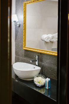 Фото Qbic City Hotel