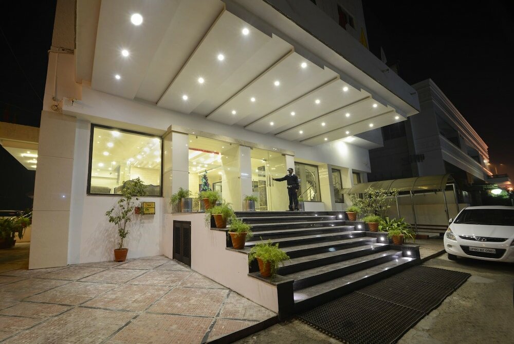 Фото Hotel Atithi