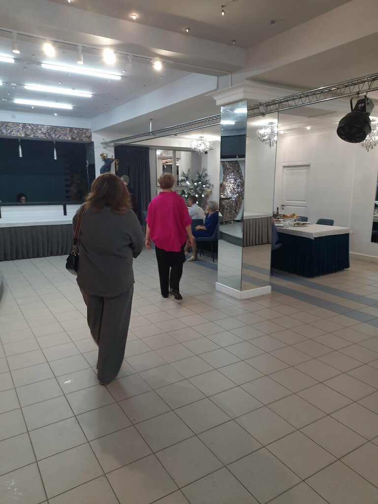 Shopping mall Torgovy dom Vega, Pavlovsk, photo