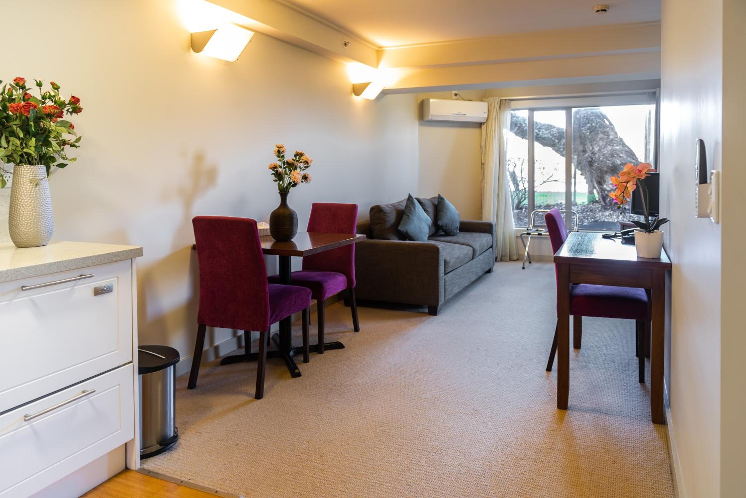 Фото Ocean Breeze Hotel