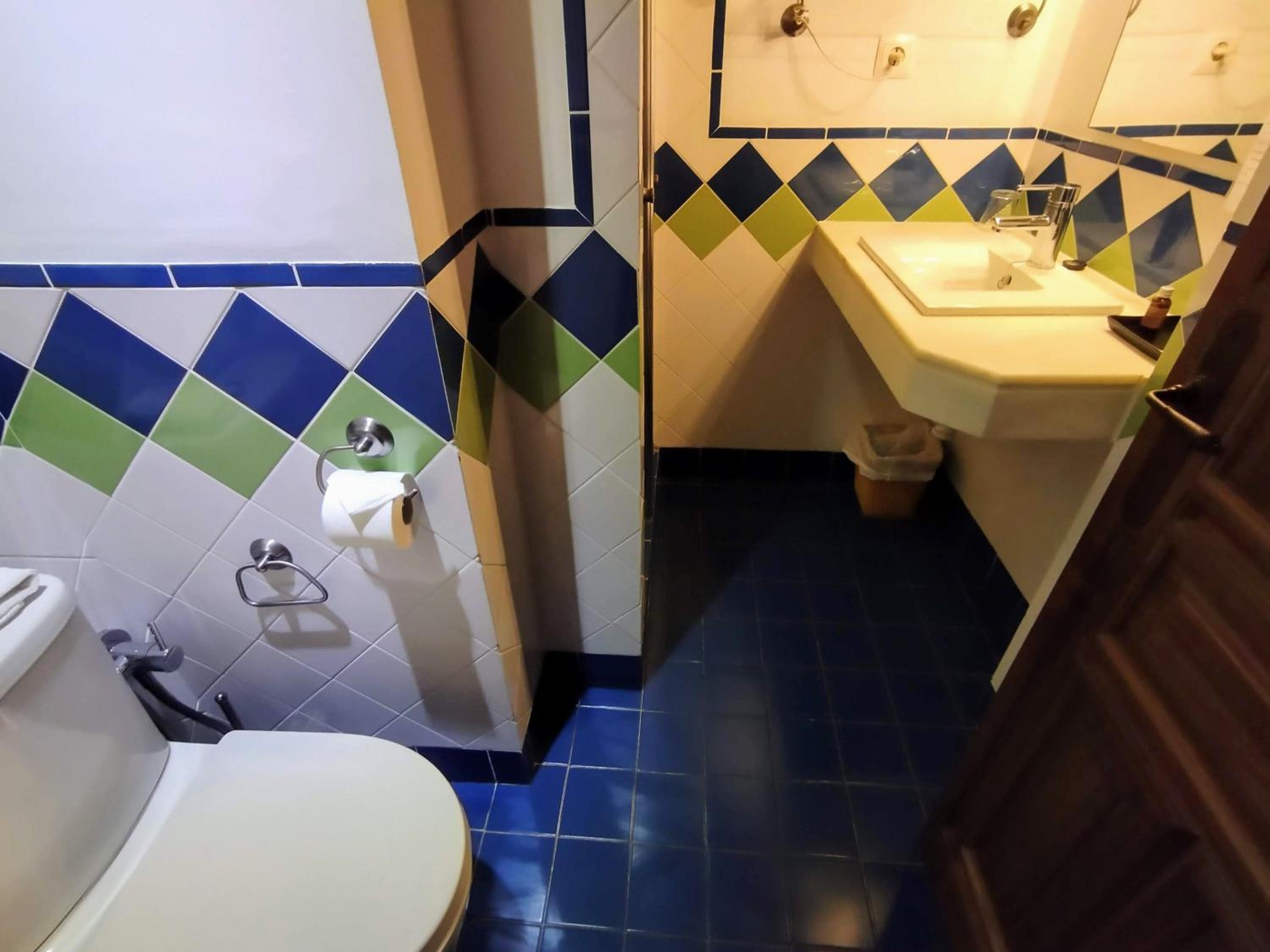 Фото Apartamentos Turisticos Alhambra