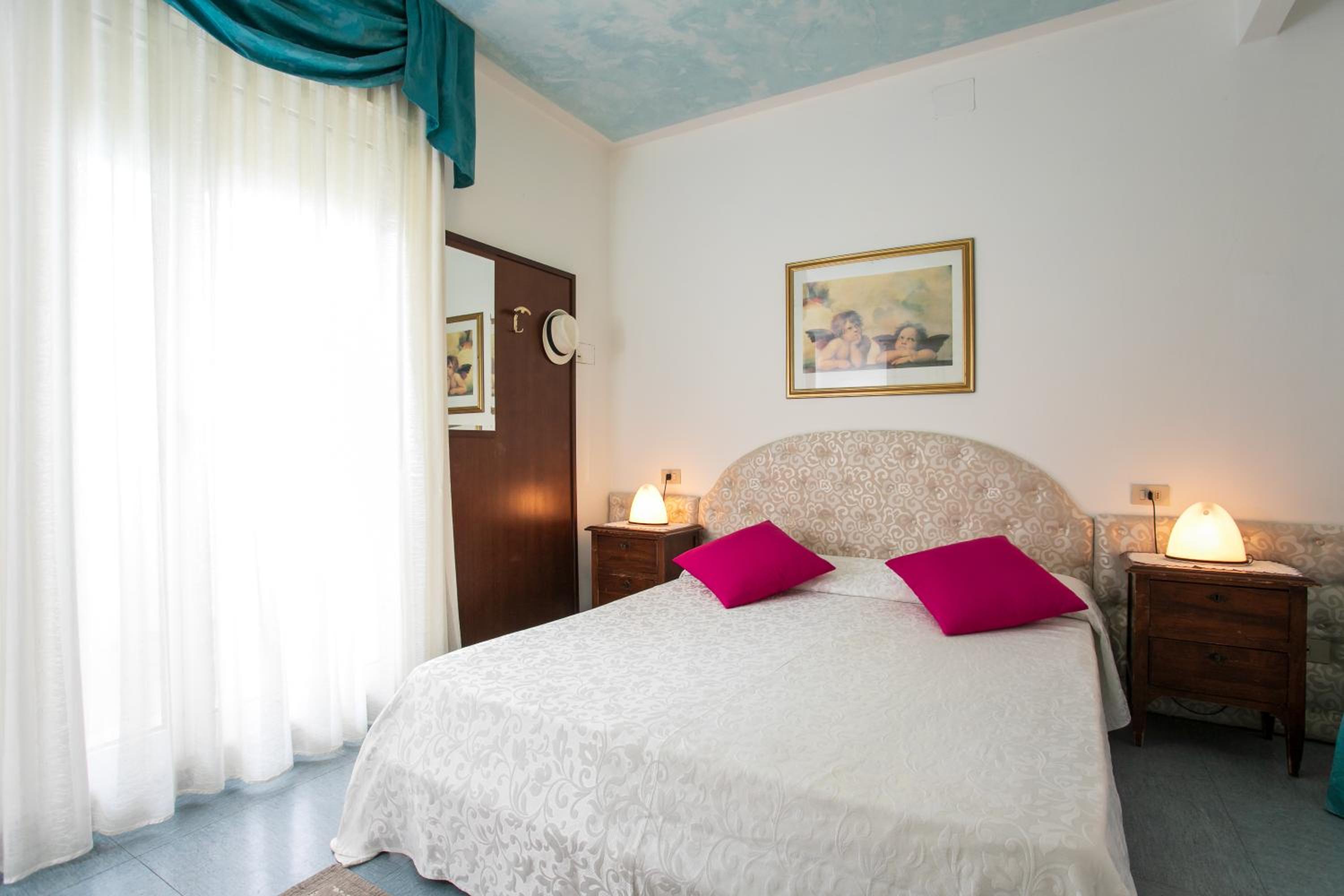 Фото Hotel Elpiro