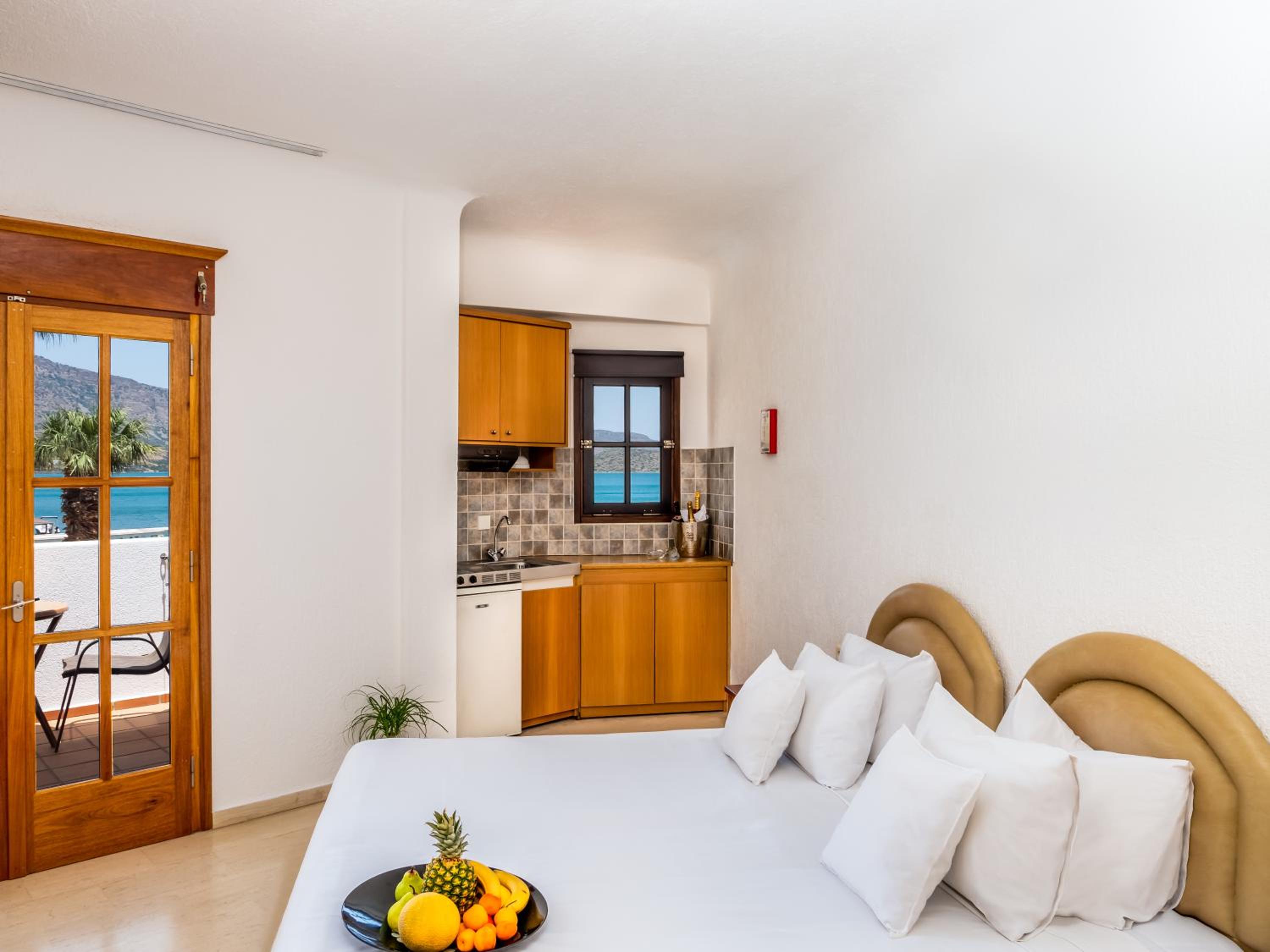 Фото Elounda Alikes Suites & Studios