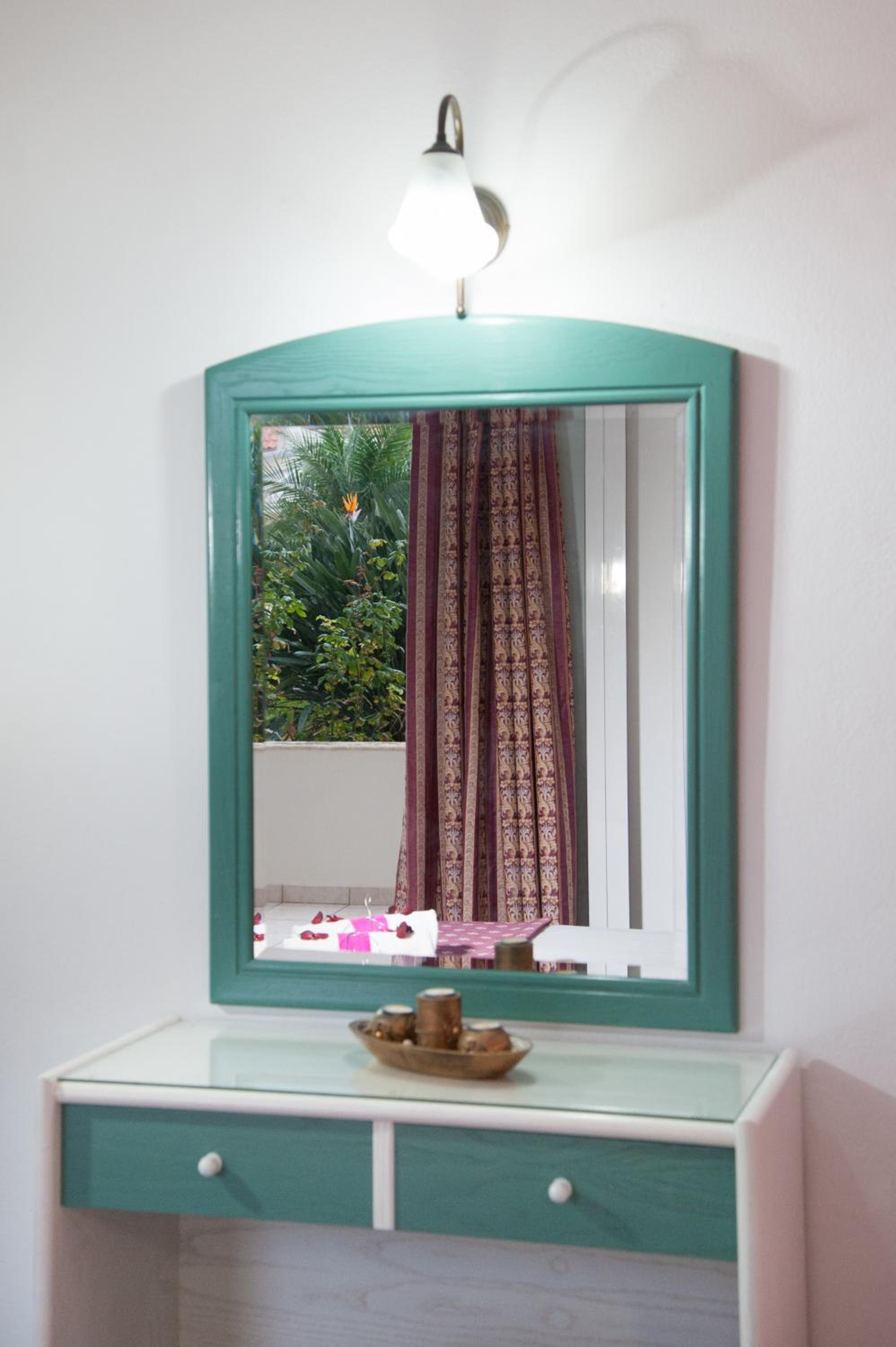 Фото Theoni Apartments