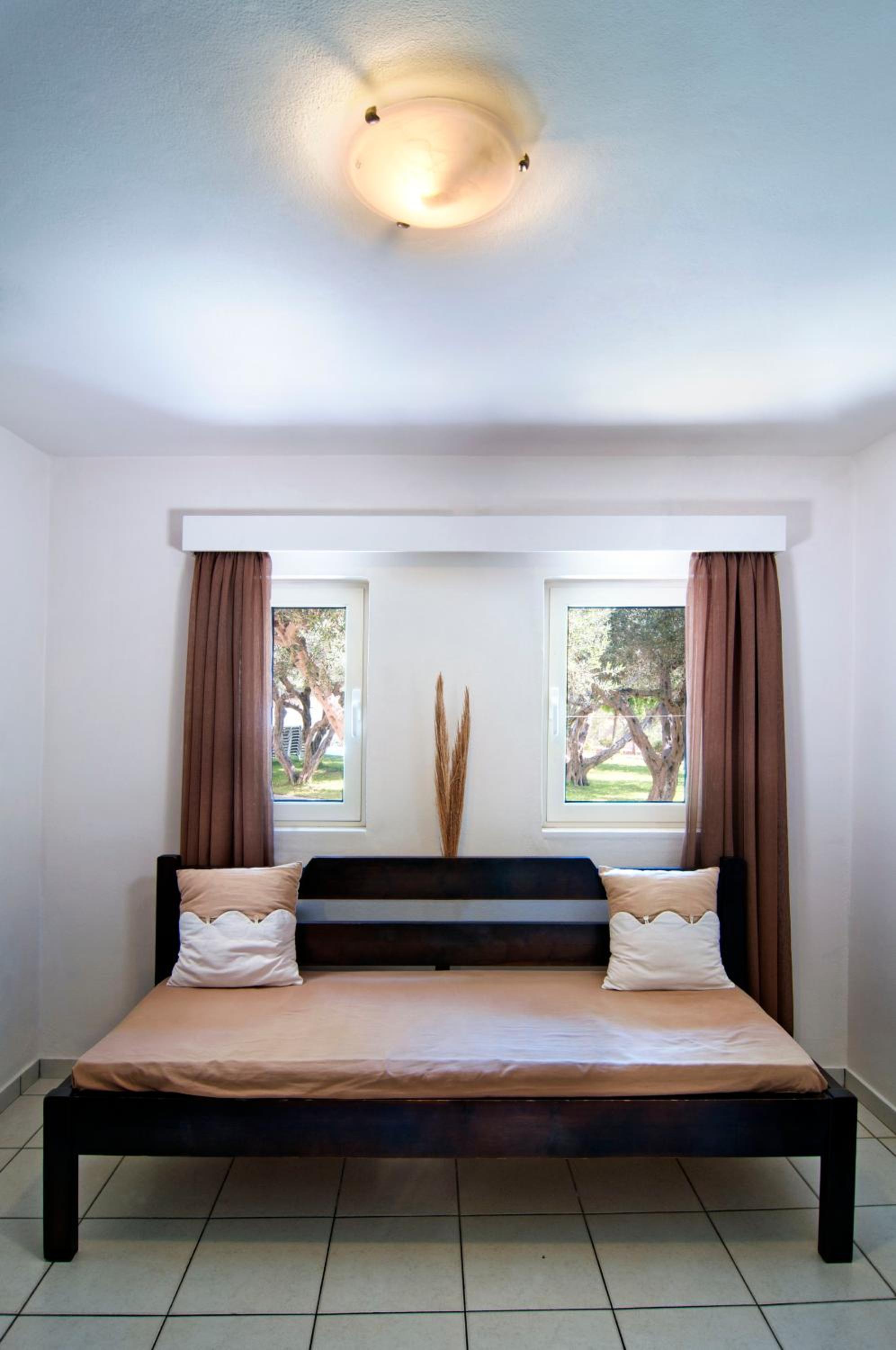 Фото Ourania Apartments