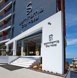 Гостиница Semiramis City Hotel