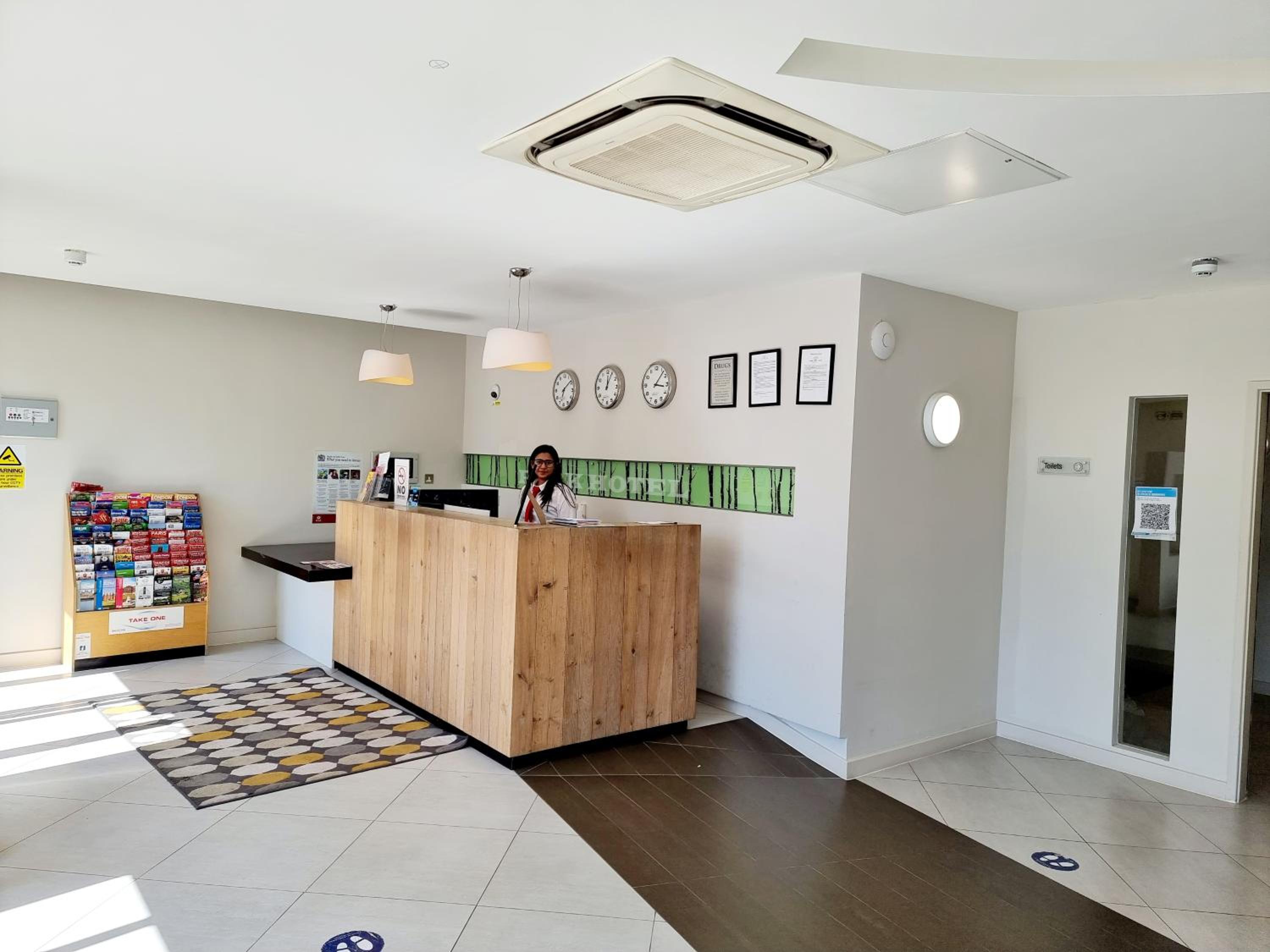 Фото Axiom Park Hotel