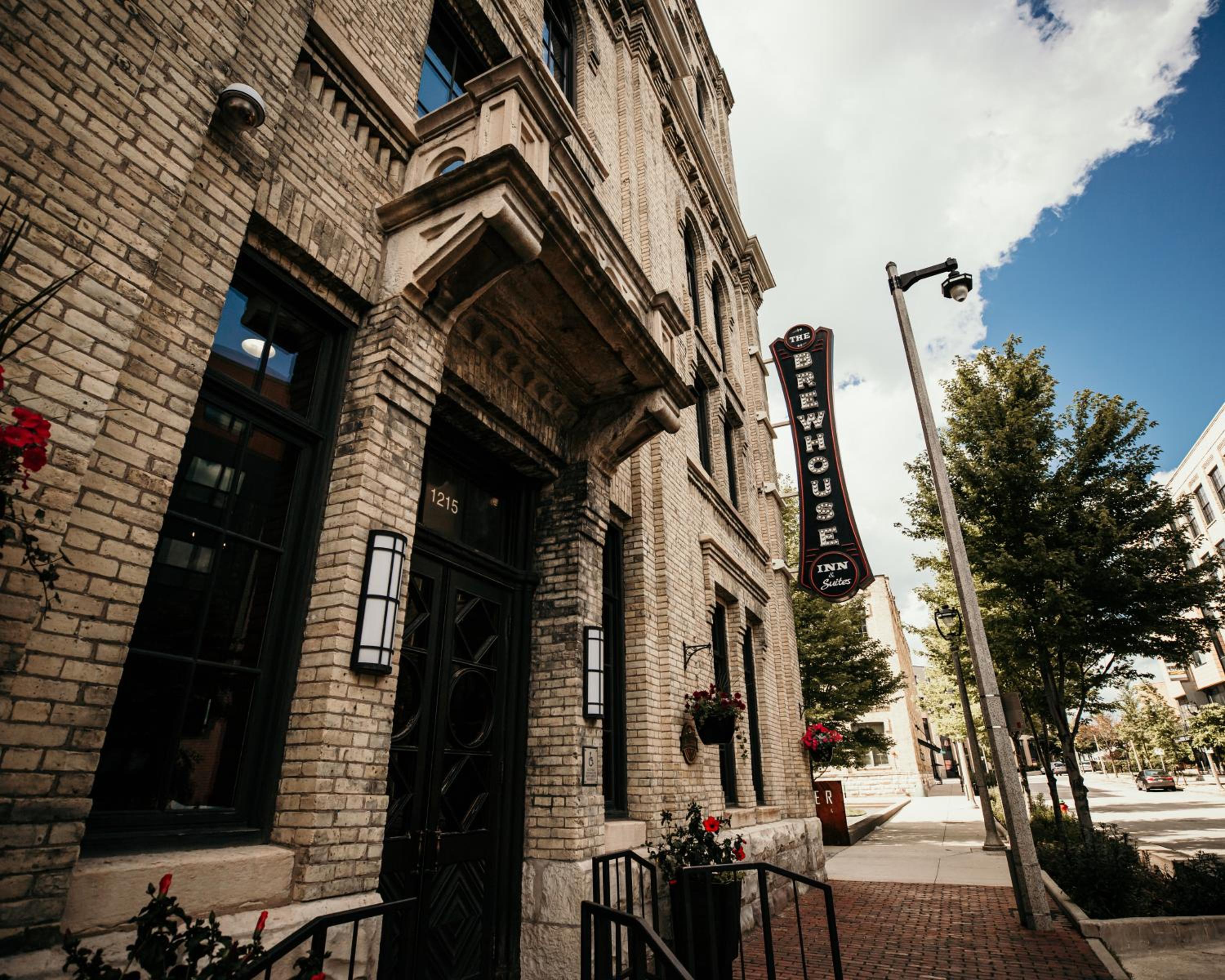 Фото The Brewhouse Inn & Suites