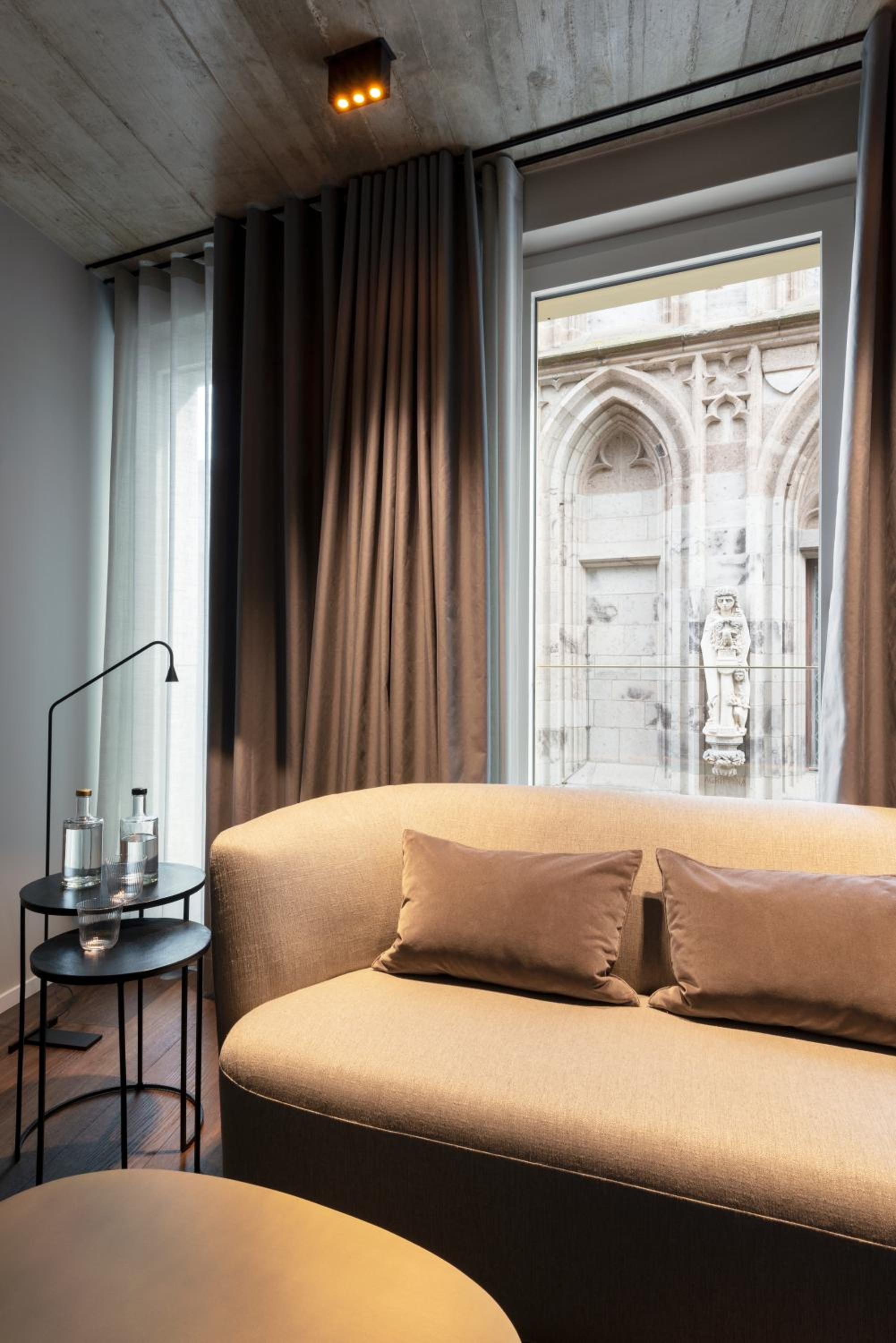 Фото Legend Hotel