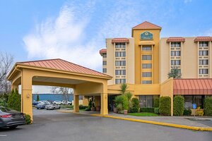 Гостиница La Quinta Inn & Suites by Wyndham Tacoma - Seattle в Такоме