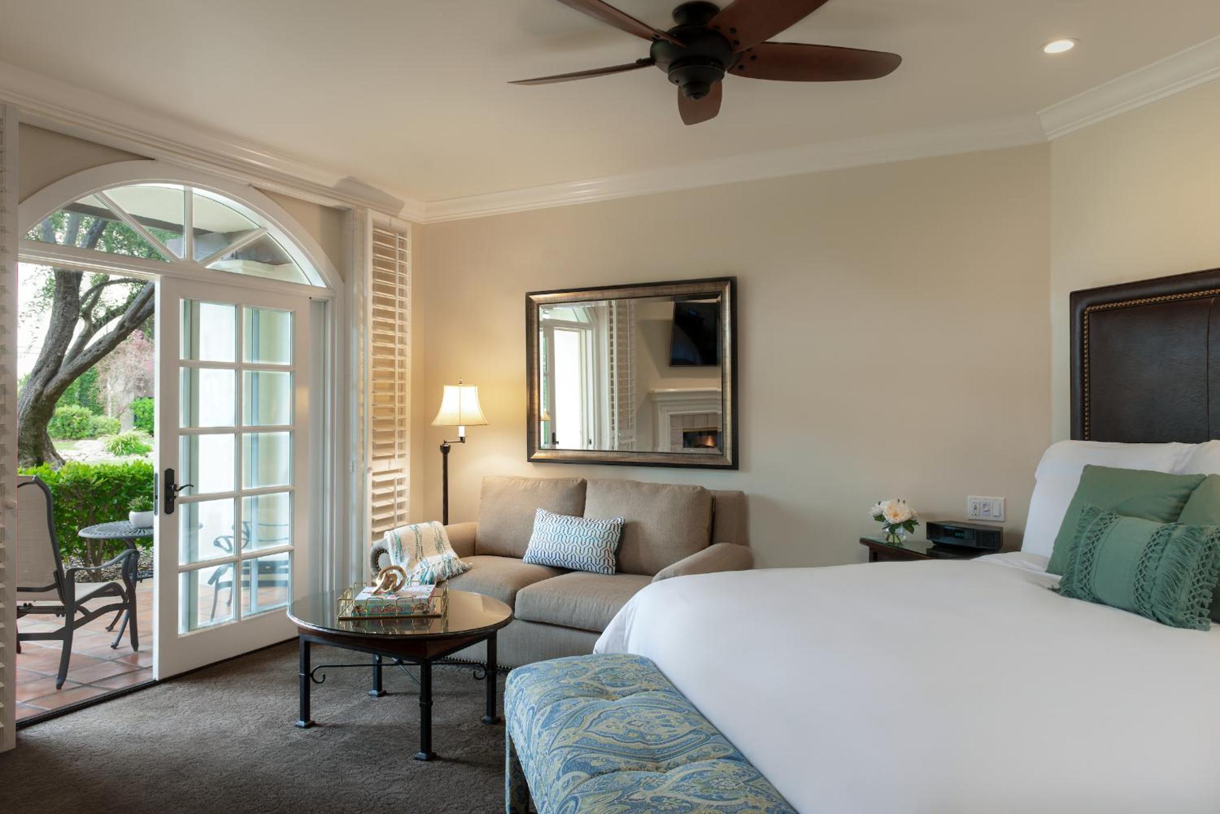 Фото Westlake Village Inn