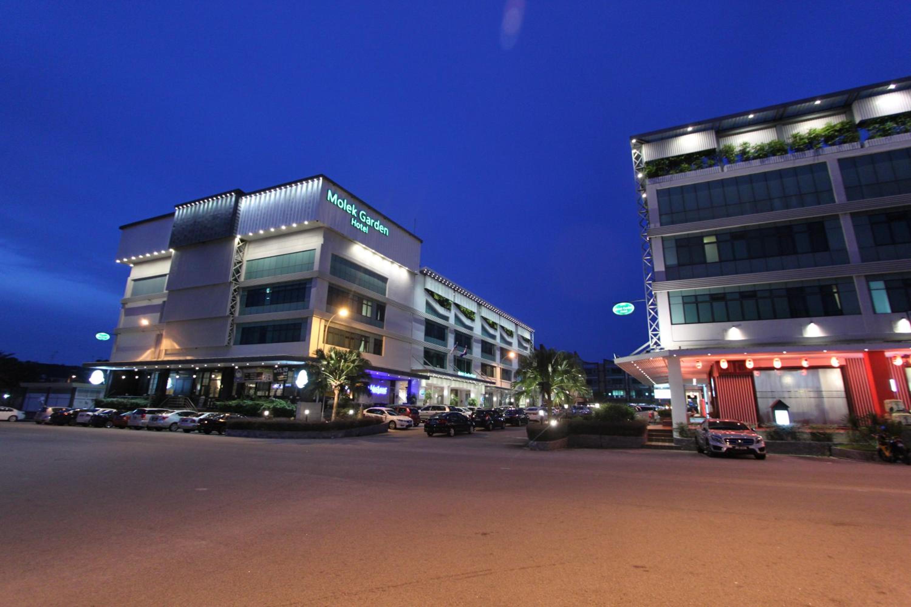 Фото Molek Garden Hotel