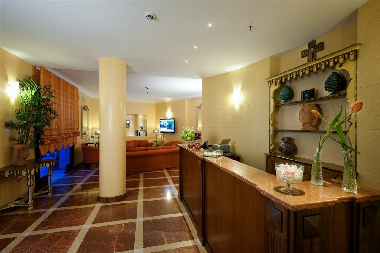 Фото отеля 1