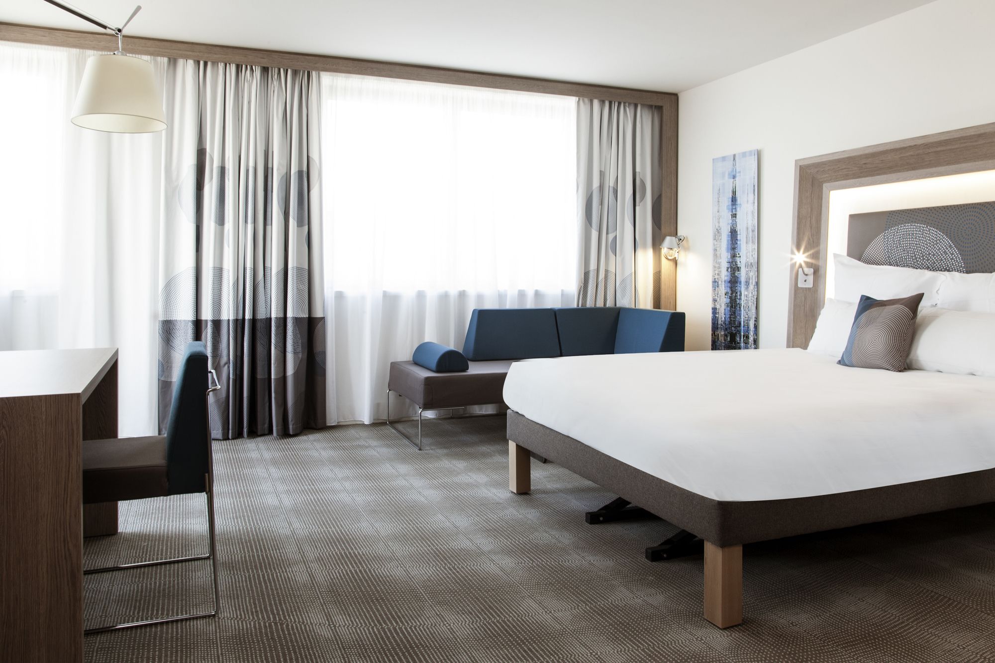 Фото Novotel Paris Saint Denis Stade Basilique