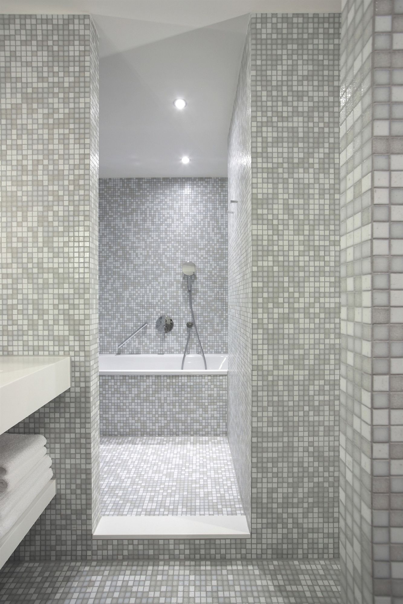 Фото Empire Riverside Hotel