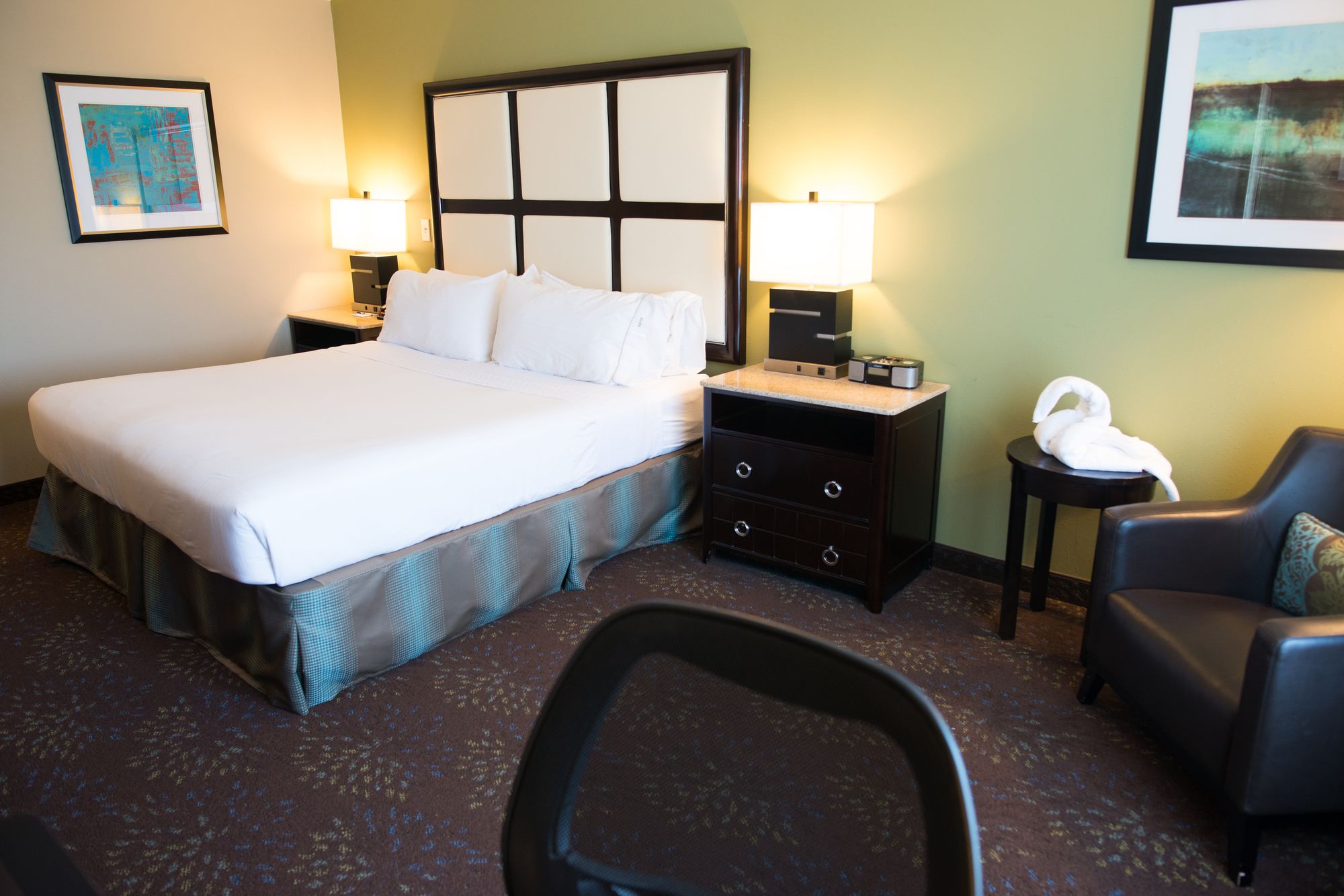 Фото Holiday Inn Express Hotel & Suites Albert Lea - I-35, an Ihg Hotel