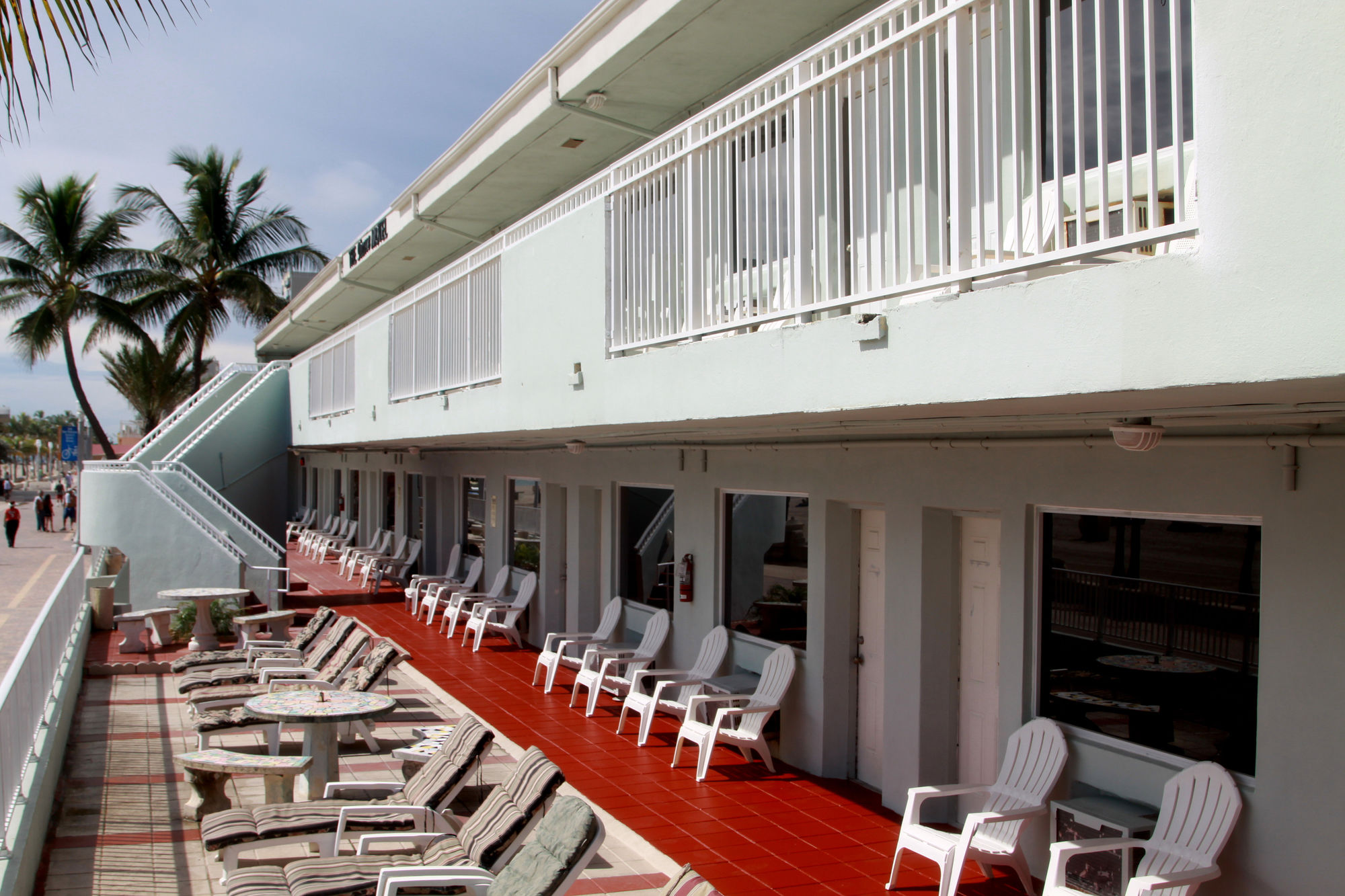 Фото The Diane Oceanfront Suites