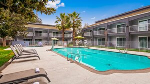 Гостиница SureStay Plus Hotel by Best Western Sacramento North