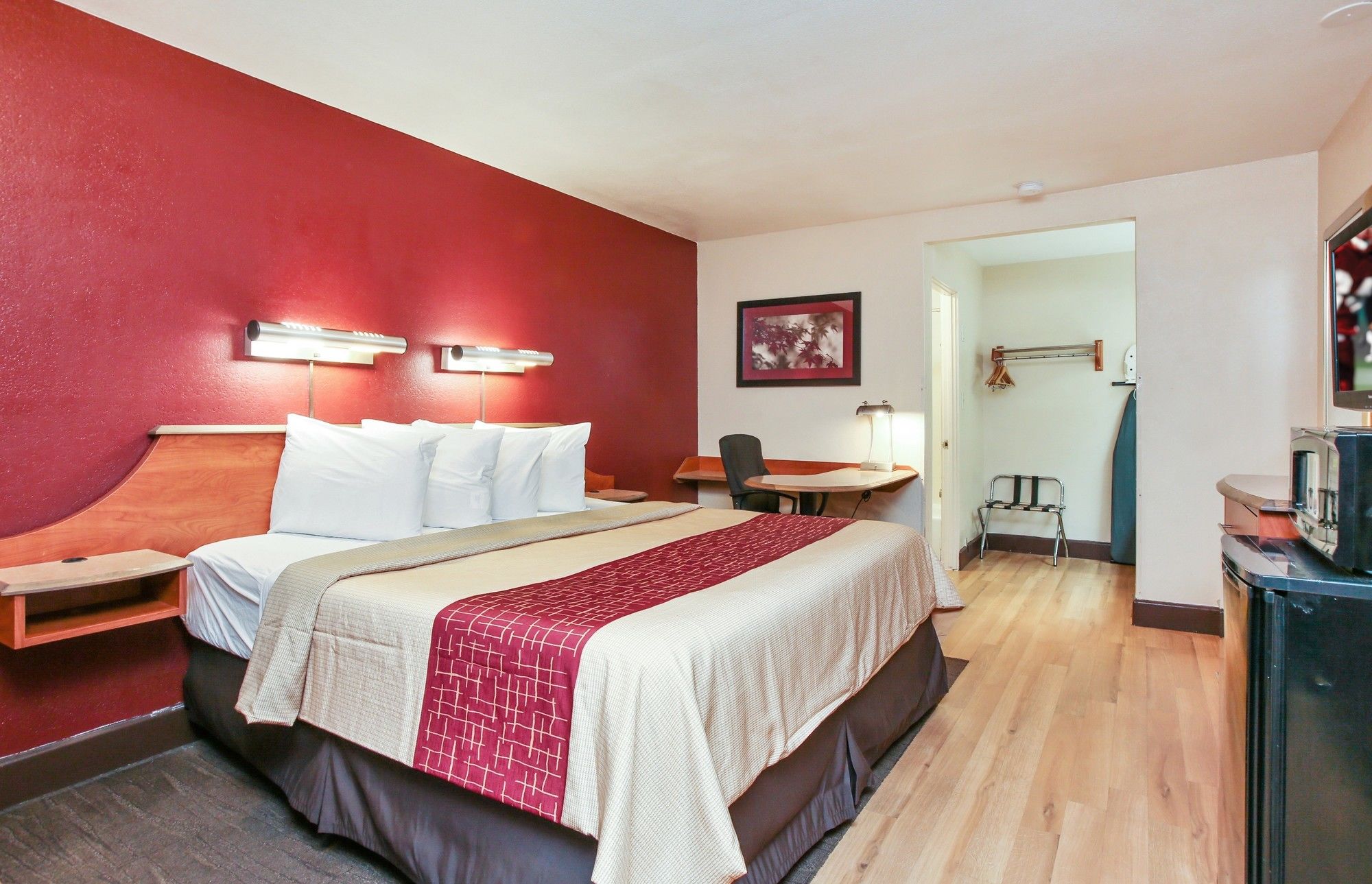 Фото Red Roof Inn Santa Ana