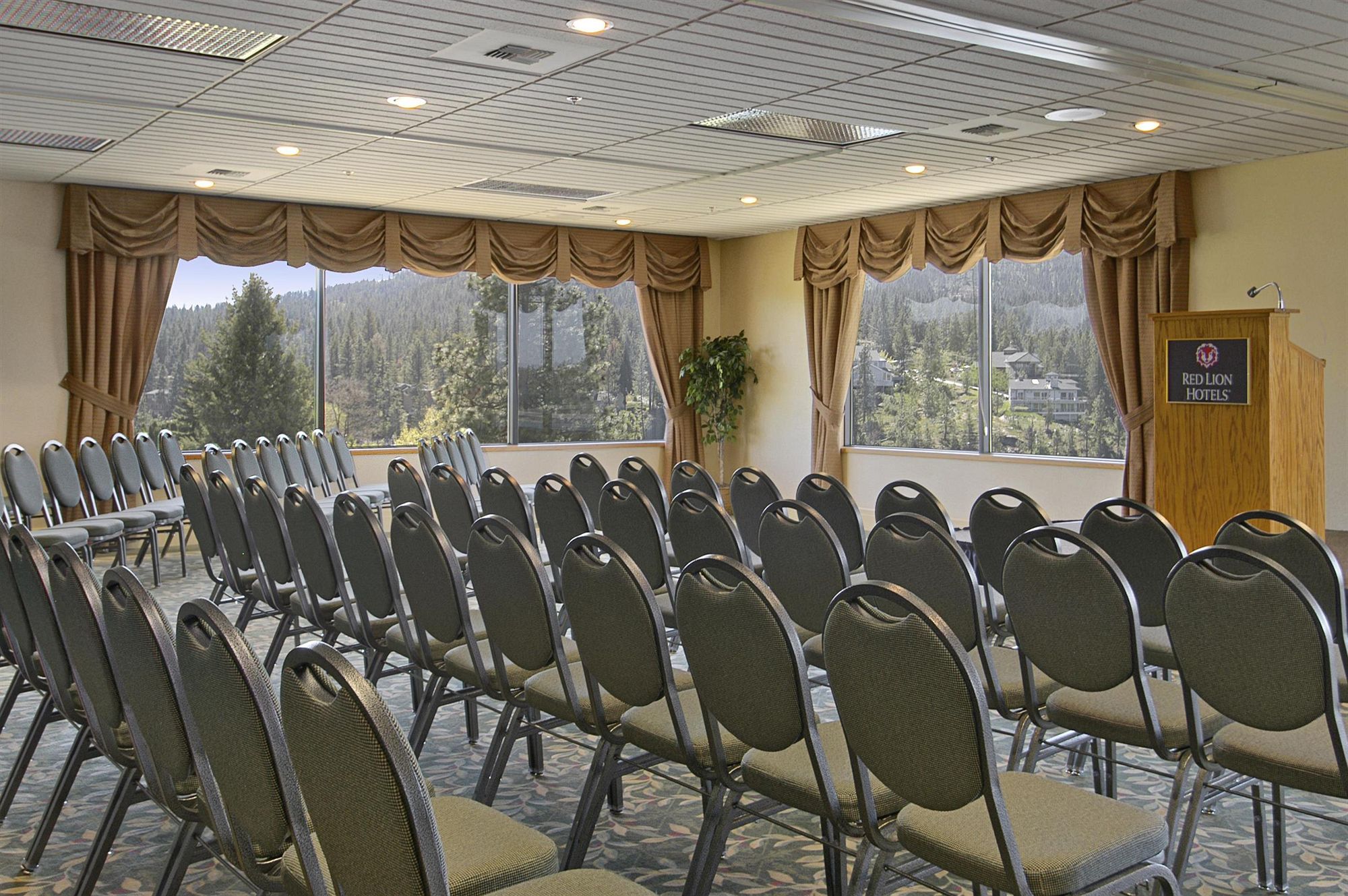 Фото Red Lion Hotel Templin's on the River