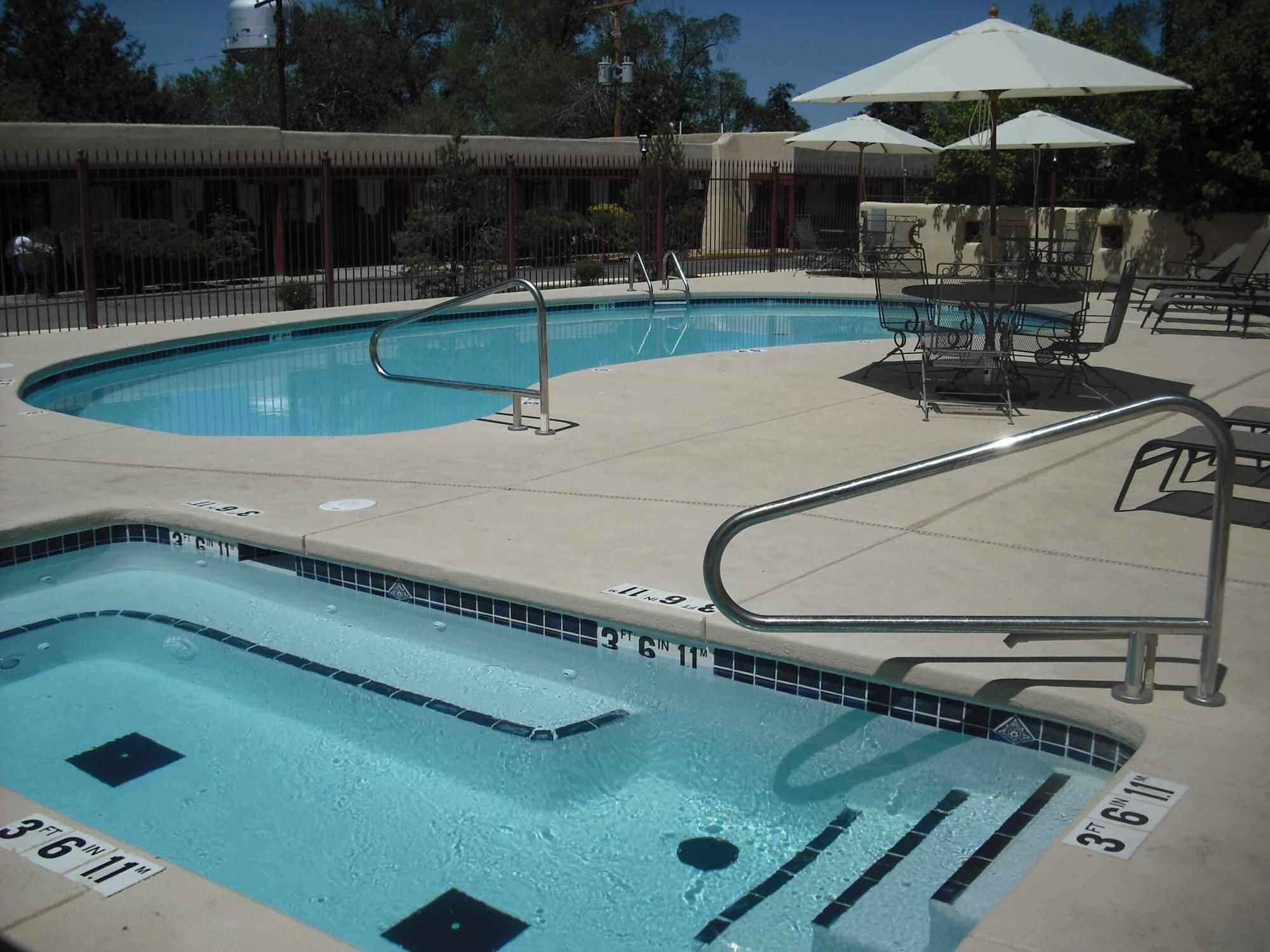 Фото El Pueblo Lodge