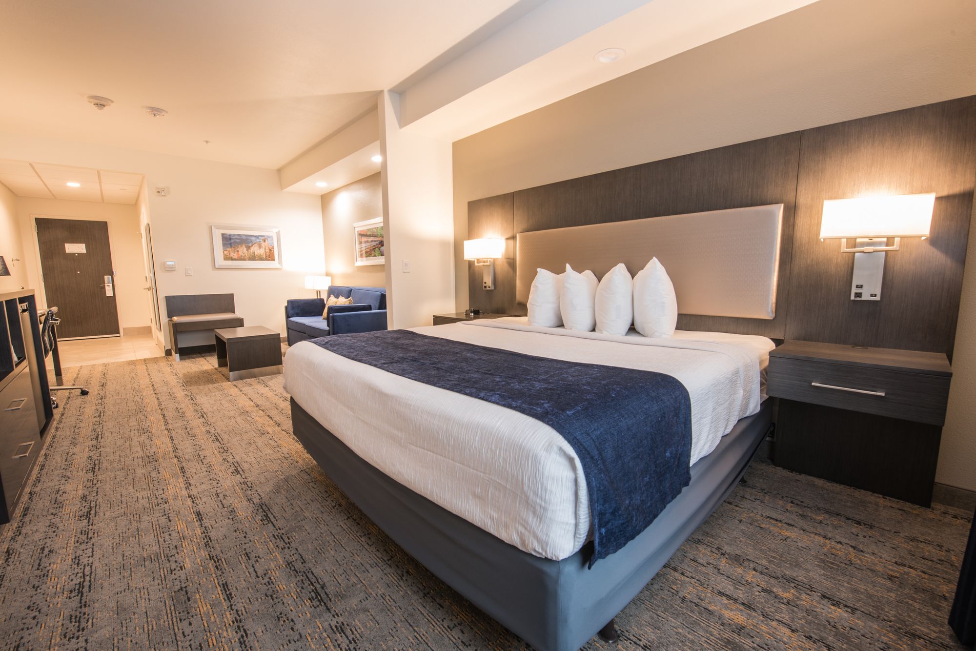 Фото Best Western Plus Roland Inn & Suites