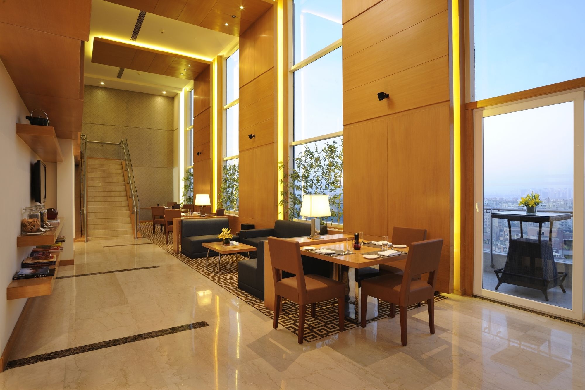 Фото DoubleTree by Hilton Hotel Gurgaon - New Delhi NCR