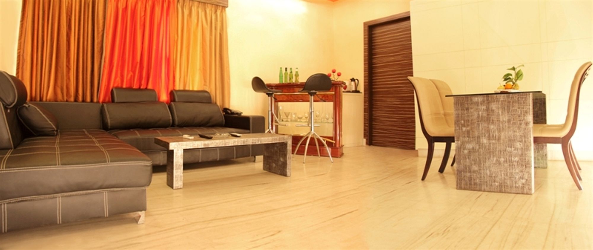 Фото The Lindsay