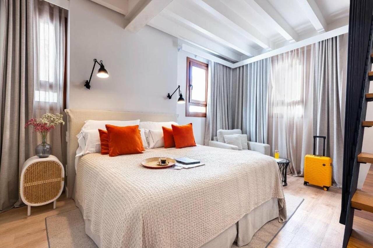 Фото Отель Samaritana Suites