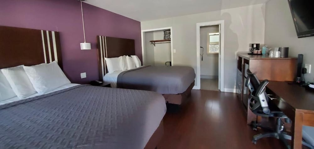 Фото Muir Lodge Motel