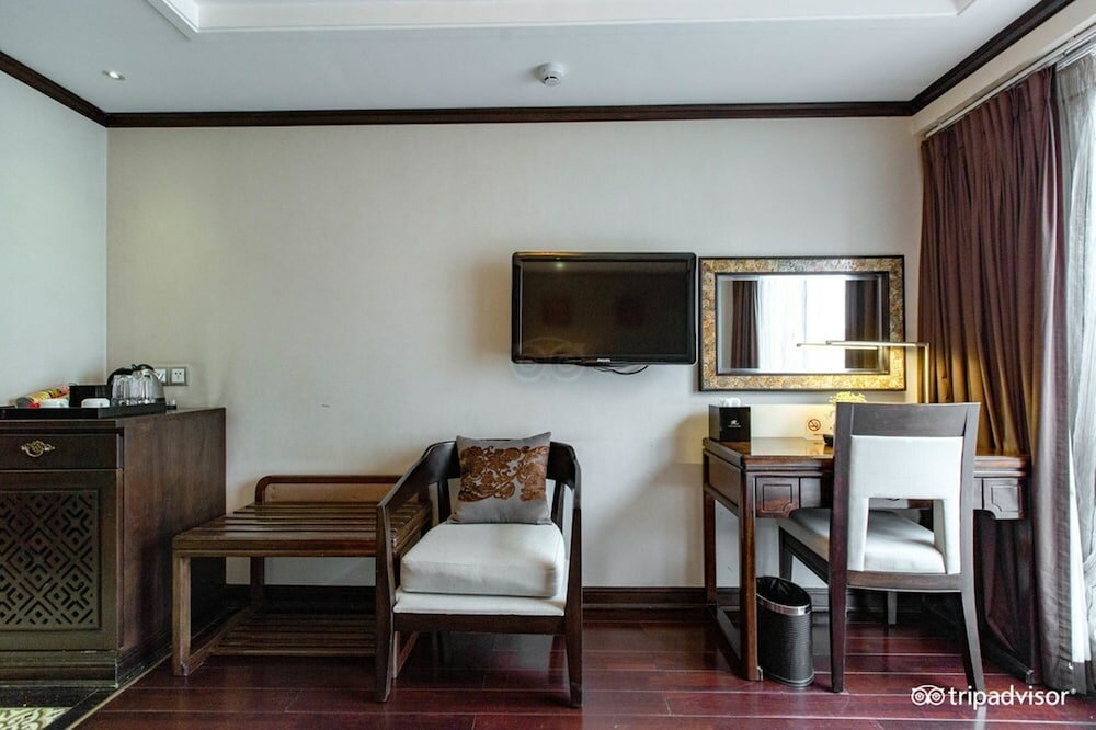 Фото Golden Lotus Luxury Hotel