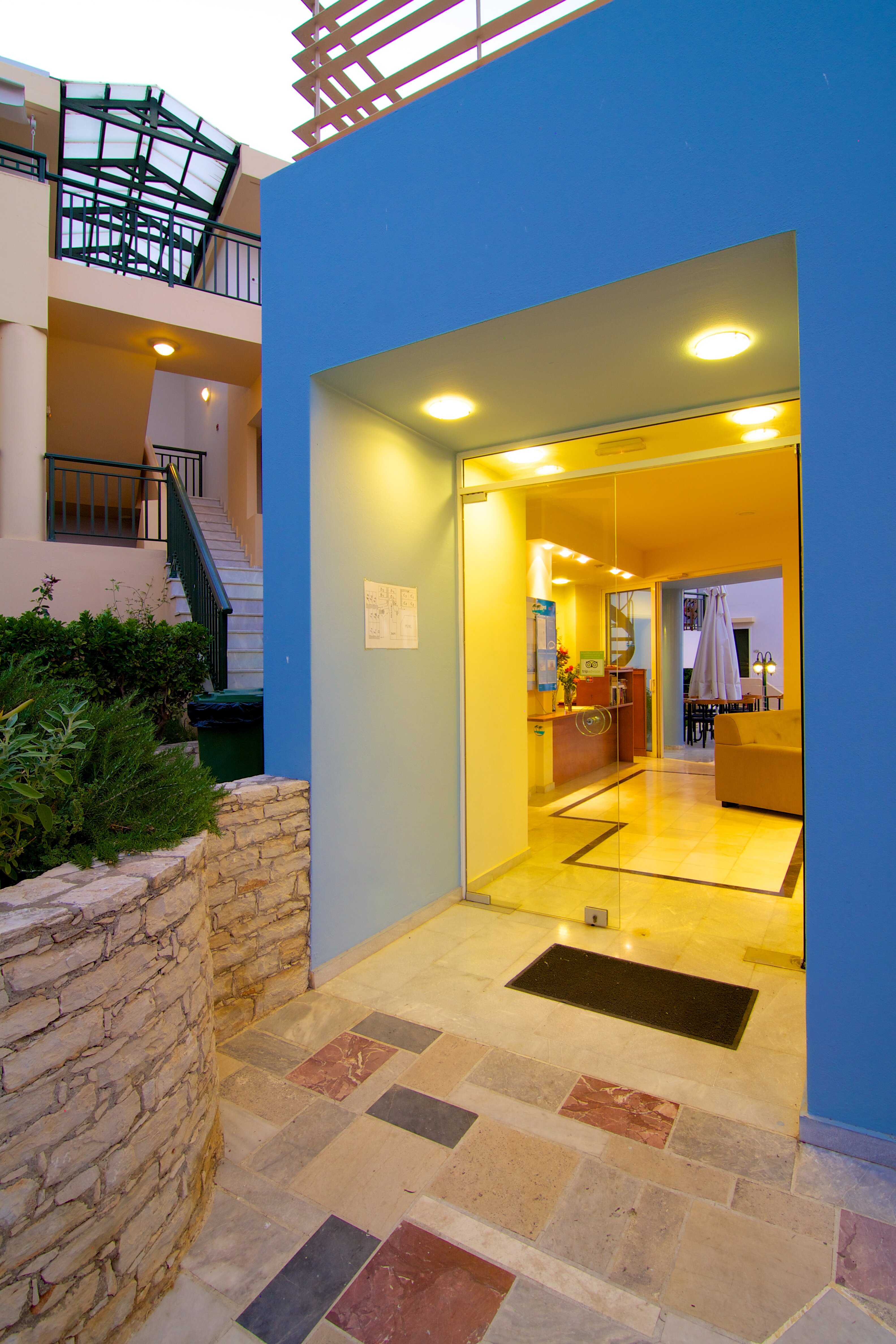 Фото Radamanthy's Hotel Apartments