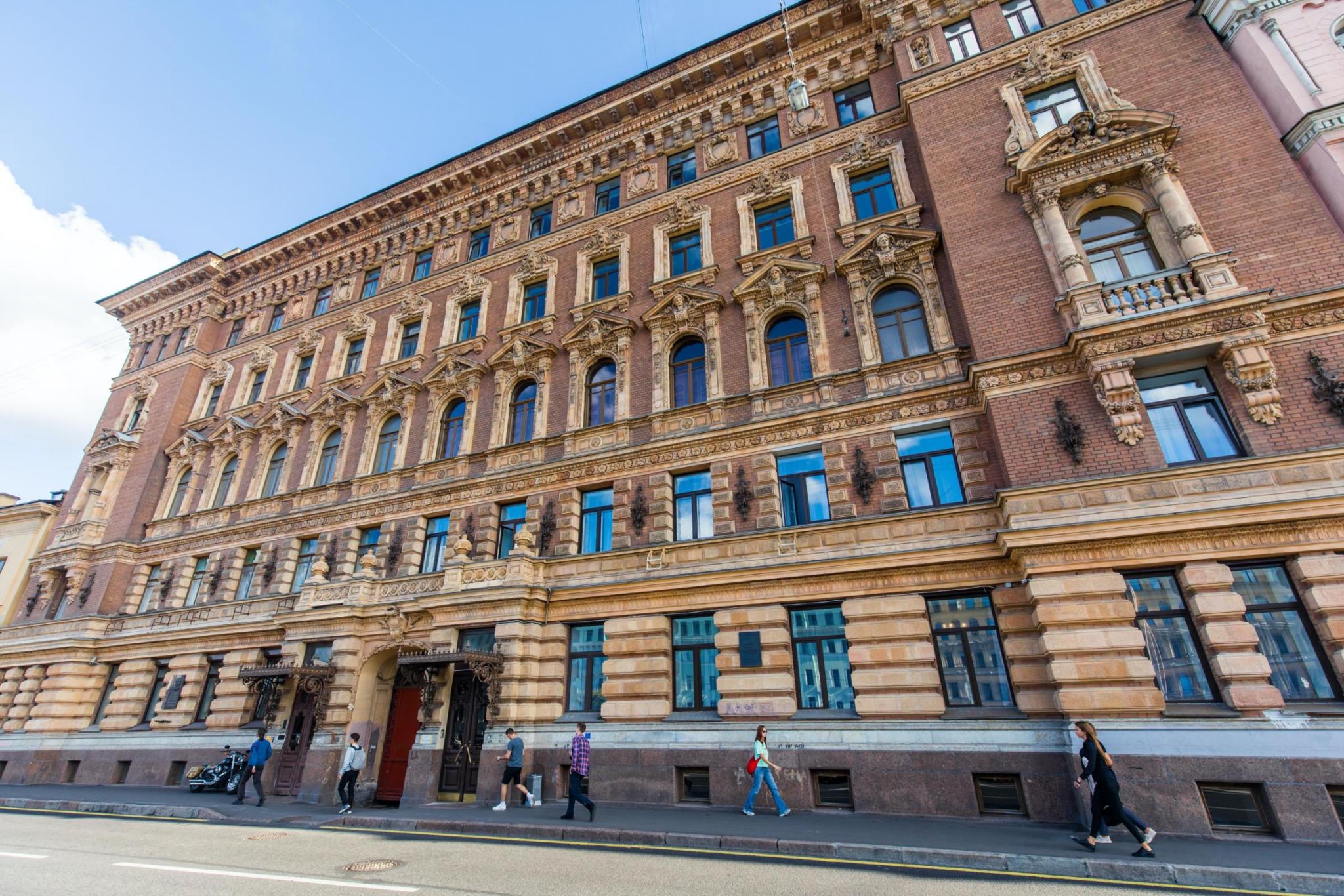 Фото Елисеевский