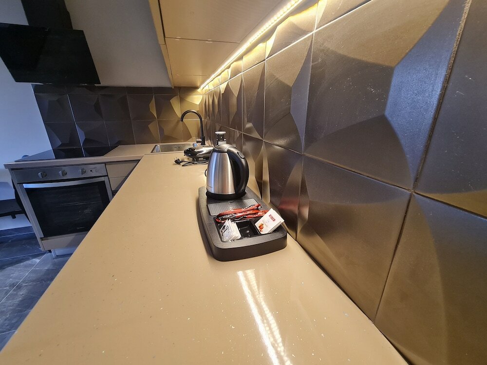 Фото La Mirage Suites & Apartments