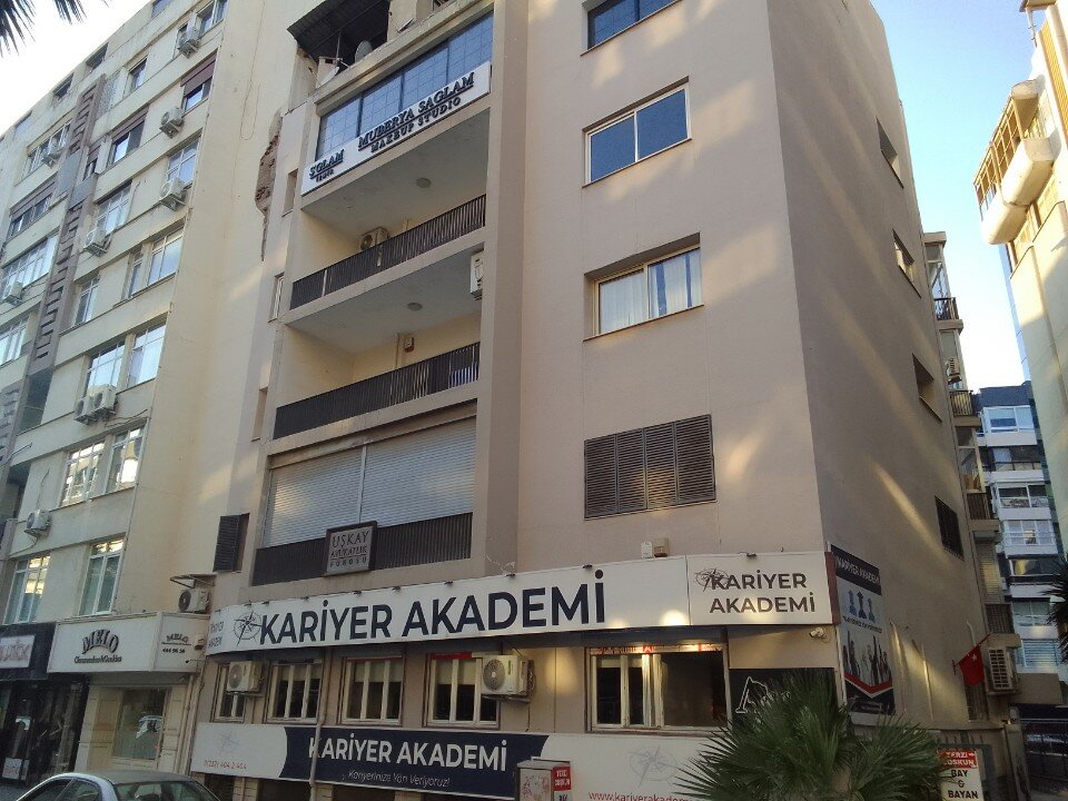 Müberya Sağlam Makeup Studio Alsancak