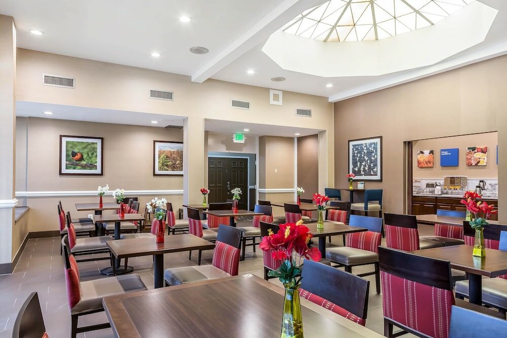 Фото Comfort Inn & Suites Aberdeen near Apg