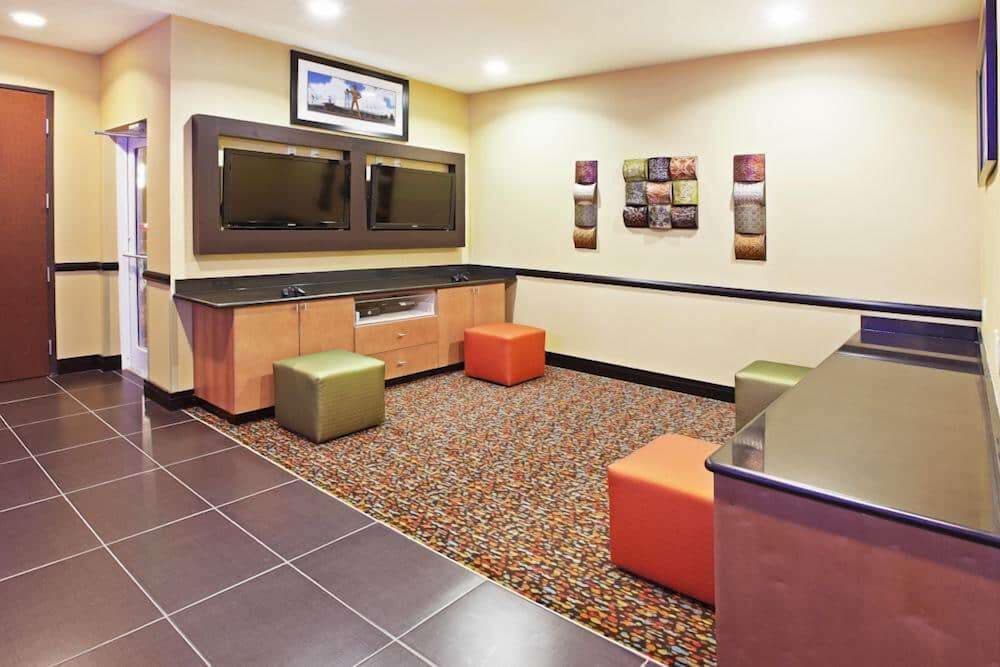 Фото La Quinta Inn & Suites by Wyndham Tulsa Catoosa Route 66