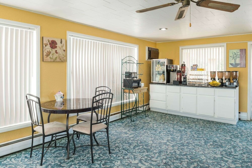 Фото Knights Inn Kirksville